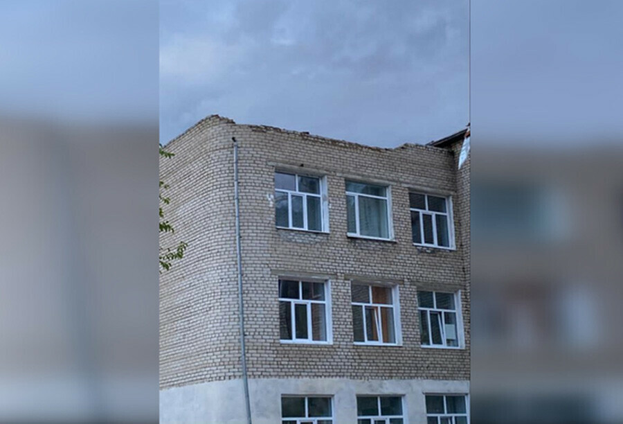 Факт срыва крыши со школы в селе Приамурья проверяет прокуратура 