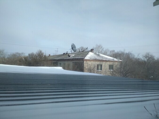 В Благовещенске наводят порядок ликвидируют наледь на крышах и очищают тротуары от снега