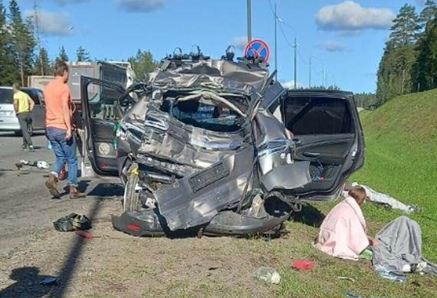 Две девочкивелосипедистки погибли в ужасном ДТП На них наехала фура