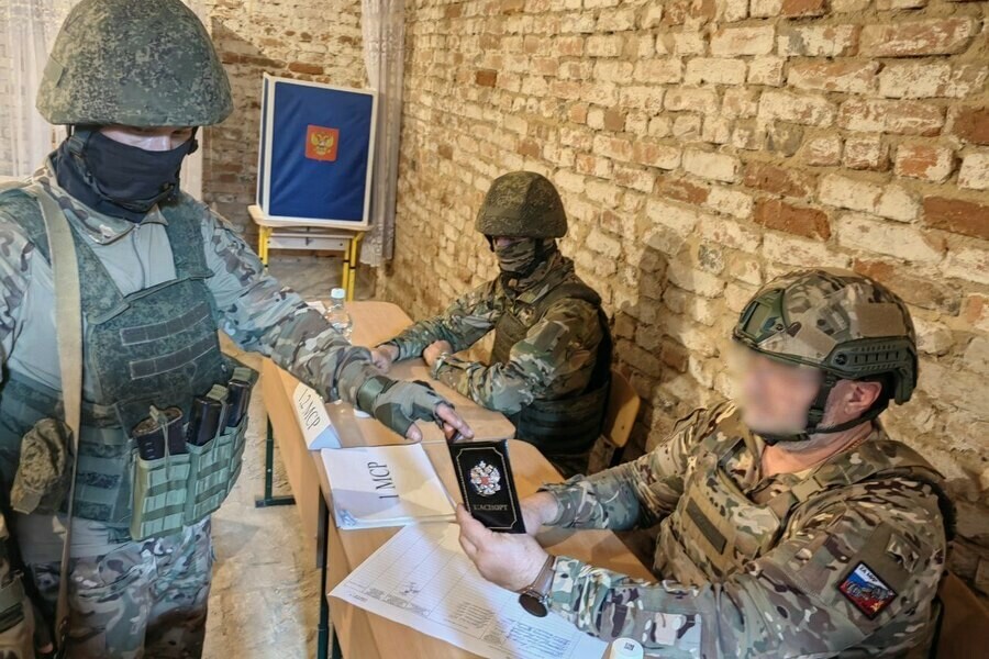 Амурские военные проголосовали на выборах губернатора области в зоне СВО фото 