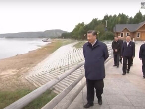 Председатель КНР прошёлся по набережной Амура и посмотрел на амурское село 