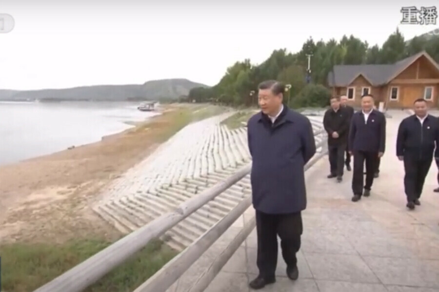 Председатель КНР прошёлся по набережной Амура и посмотрел на амурское село 