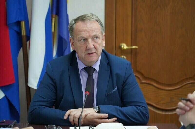 На выборах мэра в Свободном с большим отрывом побеждает действующий глава Владимир Константинов