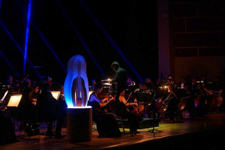 На ВЭФ впервые в мире выступил искусственный интеллект с Большим симфоническим оркестром