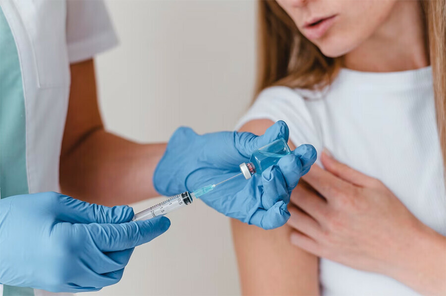 Анна Попова в России дан старт прививочной кампании от гриппа
