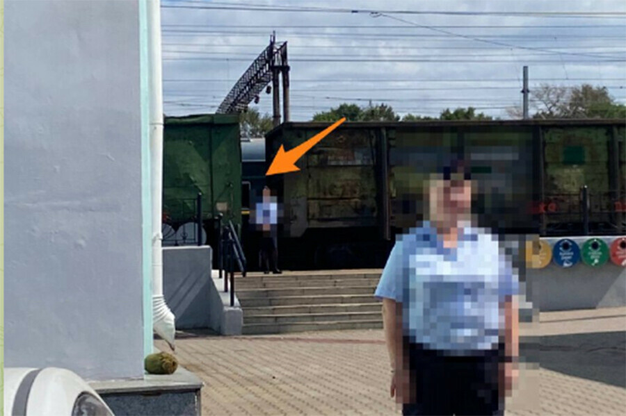 Всех жд работников просят отвернуться и не снимать поезд лидера КНДР въехал в Россию видео