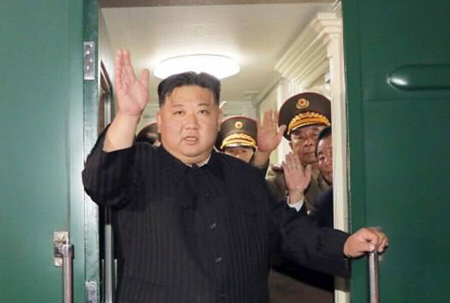 Белозолотой медленный роскошный и вместительный СМИ рассказали о поезде Ким Чен Ына