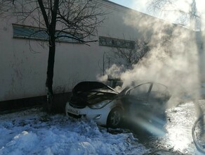 В Благовещенске иномарка с водителем взорвалась во время движения Момент ЧП сняла камера видеонаблюдения видео