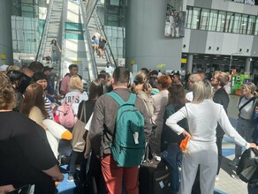Рейс из Владивостока в Благовещенск перенесли на двое суток Недовольные пассажиры требуют объяснений