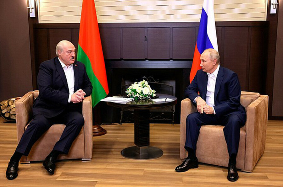 Путин на сегодня 300 тысяч человек подписали контракты с армией 
