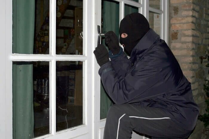 В Белогорске незадачливый вор пожаловался полиции что не смог продать похищенное на рынке