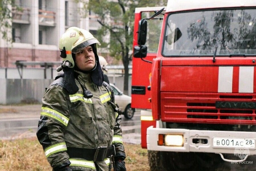 Амурский пожарный спас жизнь ребенку во Владивостоке