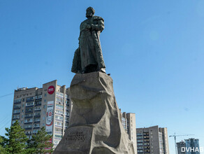 Хабаровчане боятся что памятник Ерофею Хабарову сойдет с пьедестала