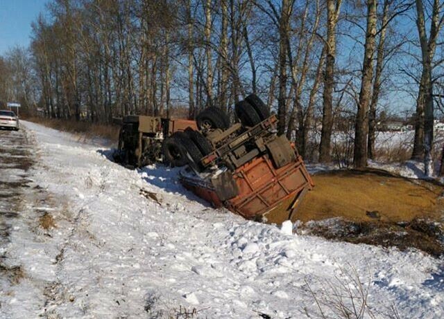 Столько сои рассыпали в Тамбовском районе произошло жесткое ДТП фото