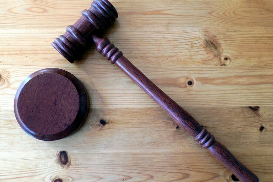 В Благовещенске мужчина не устоял перед бутылкой французского вина а теперь заплатит почти как за ящик