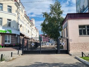 В Благовещенске закрыли проезд на парковку крупного торгового центра