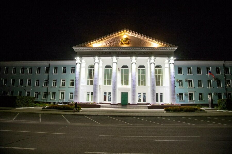 В Благовещенске подсветили несколько зданий Застройщиков обязали сдавать объекты уже с подсветкой