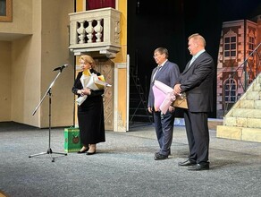 Амурский театр драмы в Якутии встретил министр культуры Республики и аншлаги видео