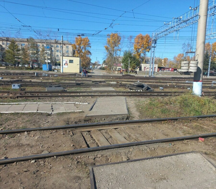 В Магдагачи железнодорожники продолжают модернизацию Разобран переход соединяющий две части поселка 