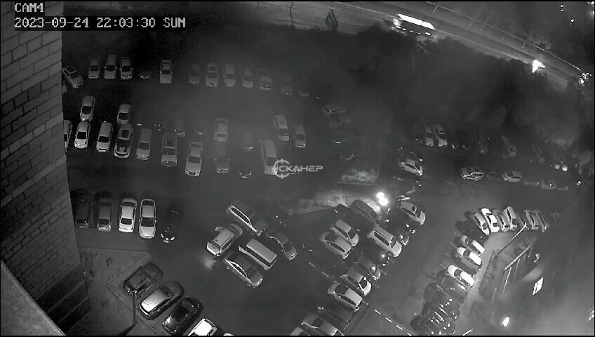 В Благовещенске водитель повредил на парковке шесть автомобилей видео