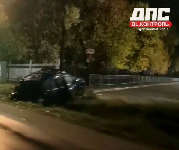 В Благовещенске иномарка возле школы попыталась нарушить законы физики не вышло