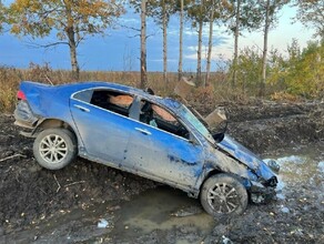 Машина врезалась в грузовик а потом снесла дорожные знаки смертельное ДТП произошло на трассе Благовещенск  Гомелевка