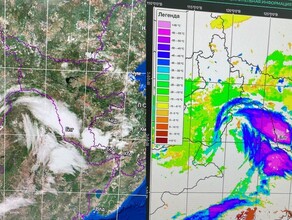 Мощная летняя гроза в разгар осени накрыла ночью южные районы Приамурья 