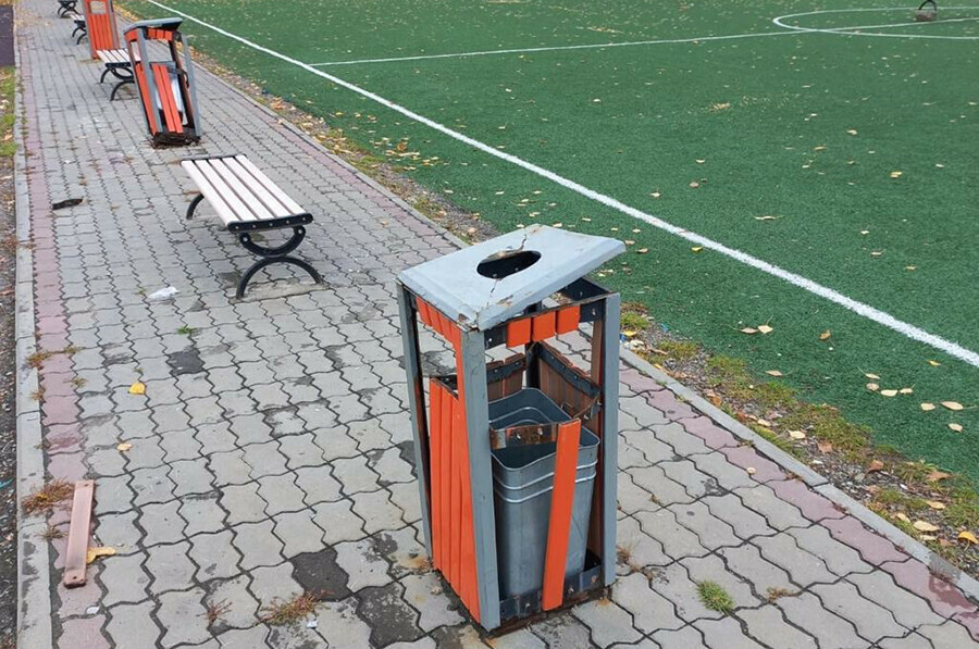 В Белогорске ищут вандалов погулявших в сквере Молодежный  