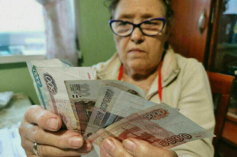 До 1 октября некоторые россияне могут выбрать деньги вместо социальных услуг