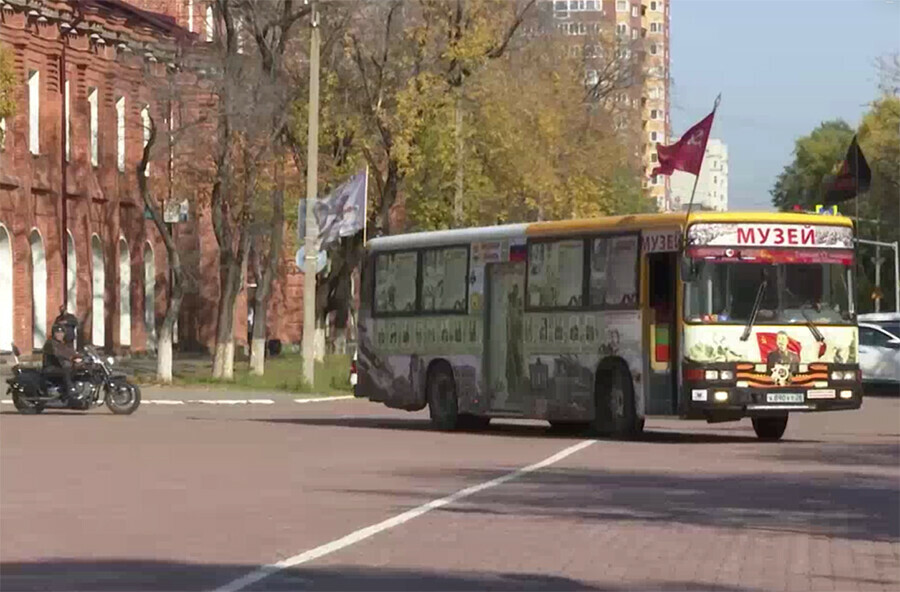 Вечный огонь из Волгограда привез в Благовещенск Автобус Победы видео