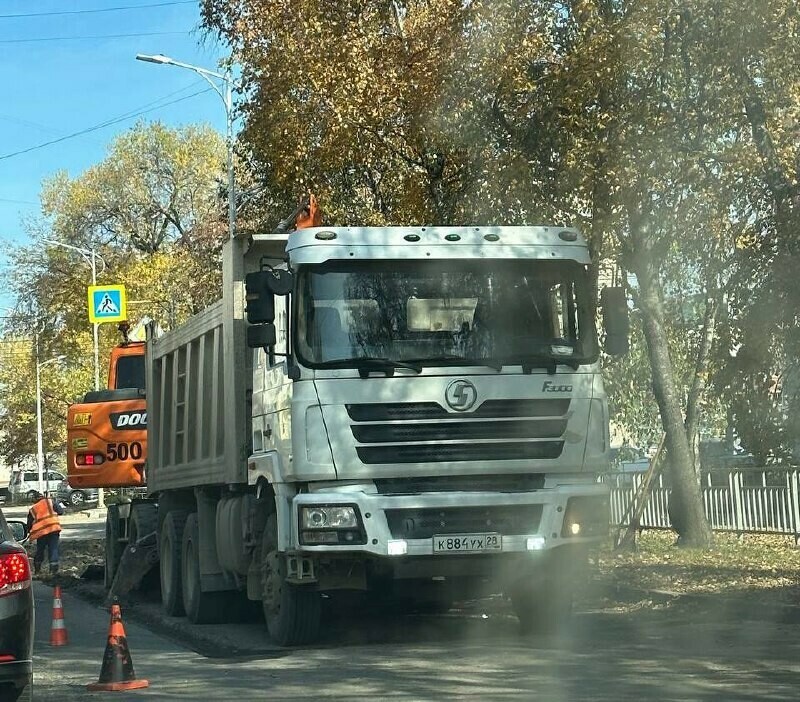 В Благовещенске ремонтируют дорогу на которую попросили обратить внимание горожане