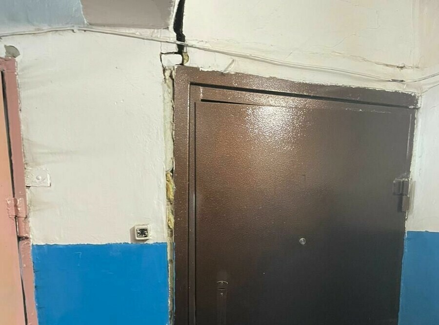 В Благовещенске на улице Нагорной треснула стена в многоквартирном доме Введён режим ЧС
