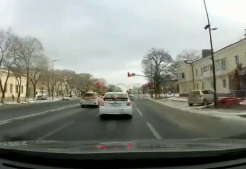 В Благовещенске пешехода подбросило в воздух от наезда автомобиля видео