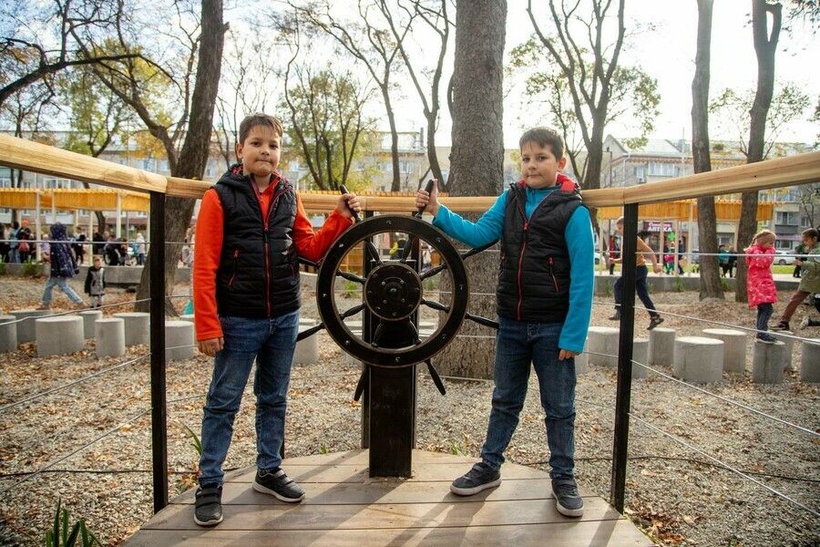 Морской бой пираты и дух приключений В Благовещенске торжественно открыли сквер водников