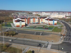 Отремонтированную улицу Тепличную и парковку возле новой школы в микрорайоне показали с высоты птичьего полета фото видео
