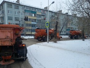 На устранение последствий снегопада в Благовещенске вышли 16 спецмашин