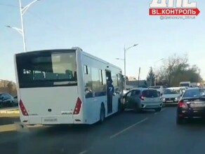 В Благовещенске ДТП с автобусом Заблокирована полоса