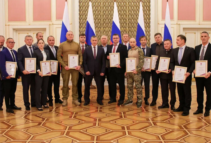 Памятными часами за помощь отряду Союз воюющему в зоне СВО награждены представители РСБИ  