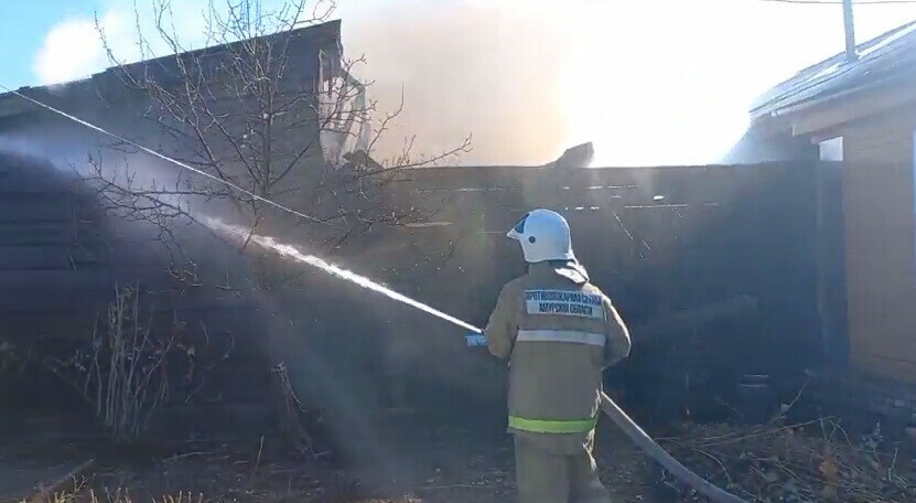 В амурском селе пожарные предотвратили страшный пожар 
