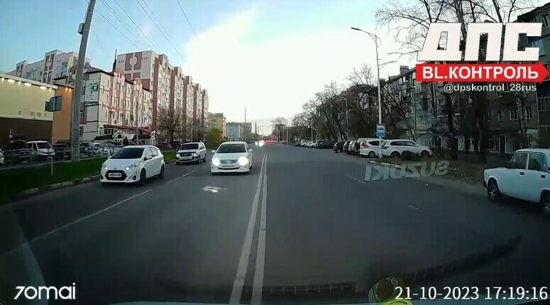В Благовещенске водитель перепутал полосы и выехал на встречку