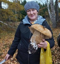 Женщина нашла гигантский белый гриб
