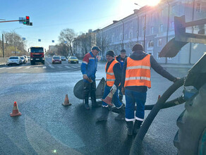 Разгерметизация прокладки названа причина выхода воды на поверхность в центре города