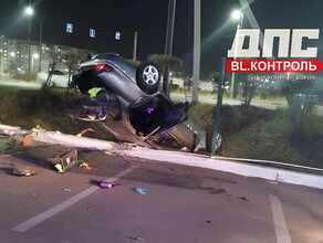 На Магистральной автомобиль врезался в забор пострадали трое