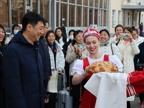 Китайские врачи и студентымедики приехали в Благовещенск фото