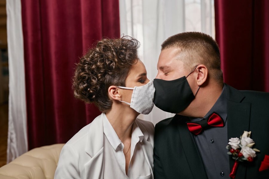 Свадьба под маской как женятся во время пандемии