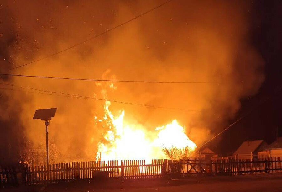 Ночью в Амурской области в сильном пожаре погиб мужчина