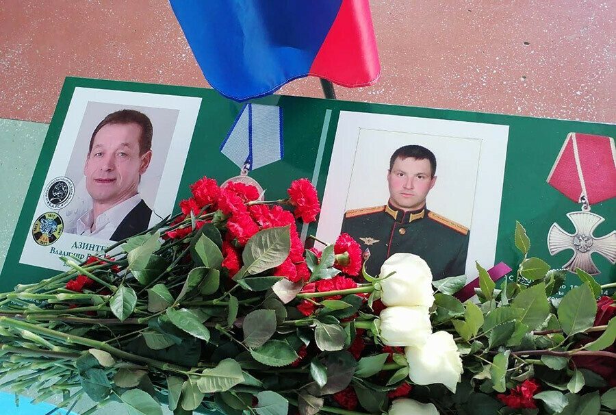 В школе  14 Благовещенска открыли парту Героя в честь бойцов погибших на СВО