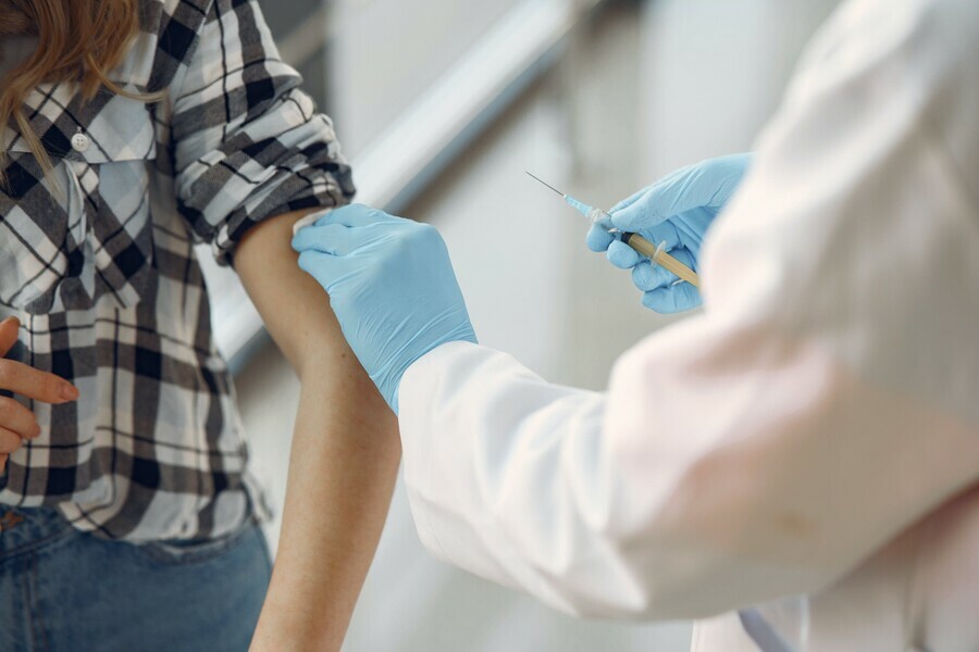 Бороться с осложнениями от COVID19  в Приамурье будут при помощи вакцины от пневмококка