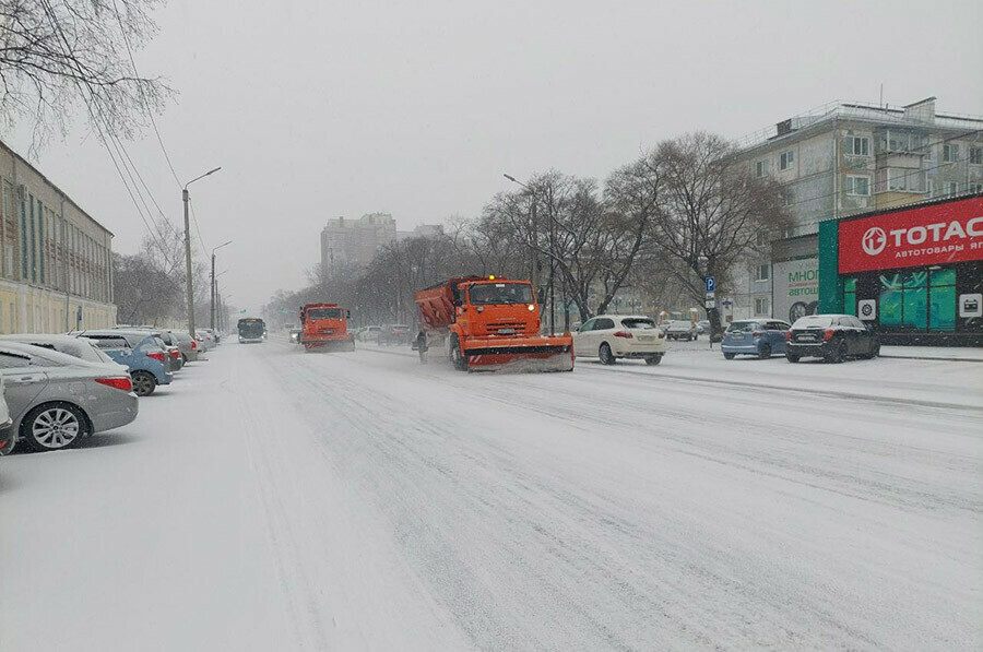 ГСТК в Благовещенске борется с последствиями непогоды несмотря на продолжающийся снегопад фото видео