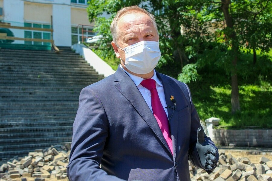 Мэра Владивостока Олега Гуменюка госпитализировали с коронавирусом